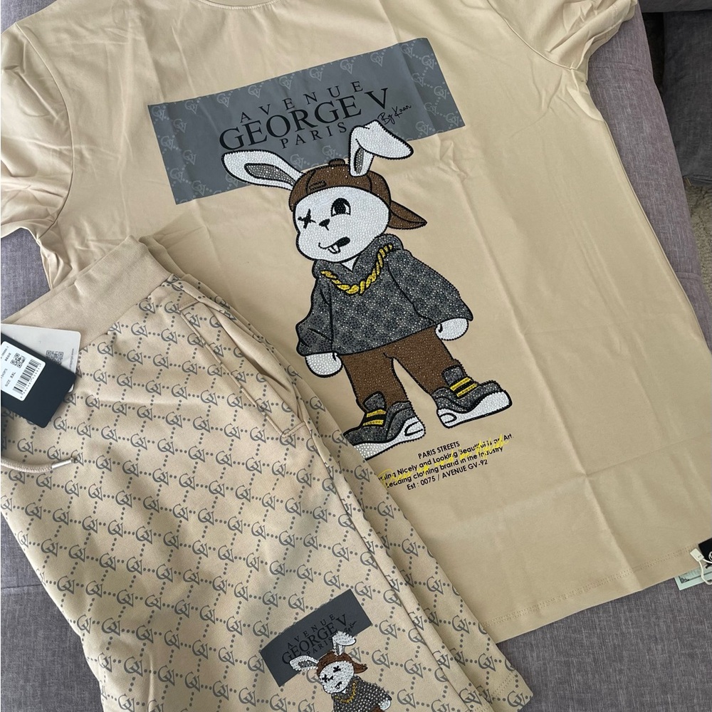 Avenue George V Paris Men’s Beige Short Set 2 piece set Rabbit Rhinestone NWT - Picture 4 of 9